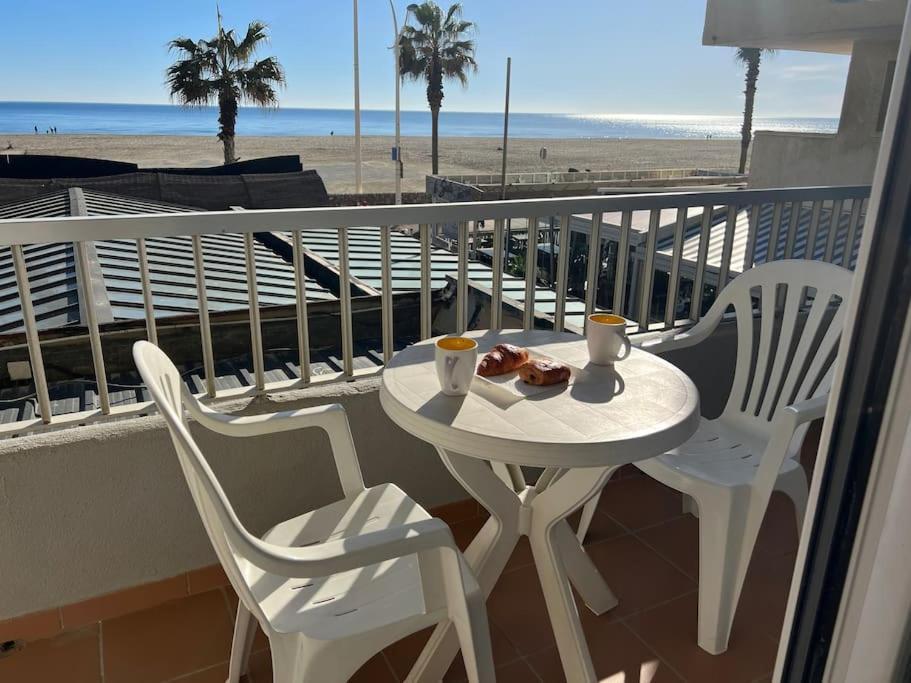 Le Carrousel - Apt Vue Mer - Plage A 10 M - Clim - Wifi Canet-en-Roussillon Eksteriør bilde