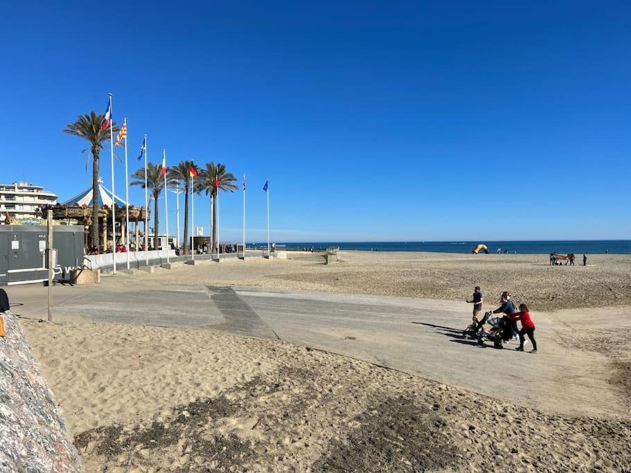 Le Carrousel - Apt Vue Mer - Plage A 10 M - Clim - Wifi Canet-en-Roussillon Eksteriør bilde