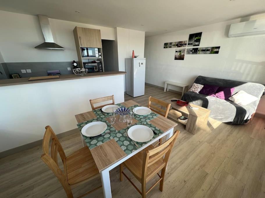 Le Carrousel - Apt Vue Mer - Plage A 10 M - Clim - Wifi Canet-en-Roussillon Eksteriør bilde
