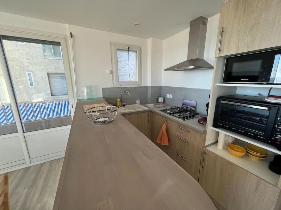 Le Carrousel - Apt Vue Mer - Plage A 10 M - Clim - Wifi Canet-en-Roussillon Eksteriør bilde